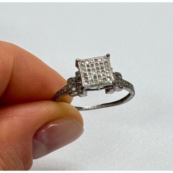 925 STERLING SILVER CZ RING SIZE 6 - Picture 1 of 10